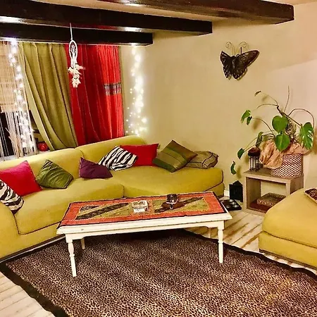 Pet Friendly Charming House With Garden Casa de Férias *