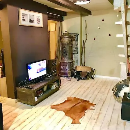 Pet Friendly Charming House With Garden Casa de Férias *